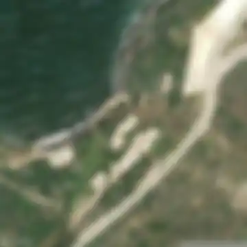 White beach, Πάλοι