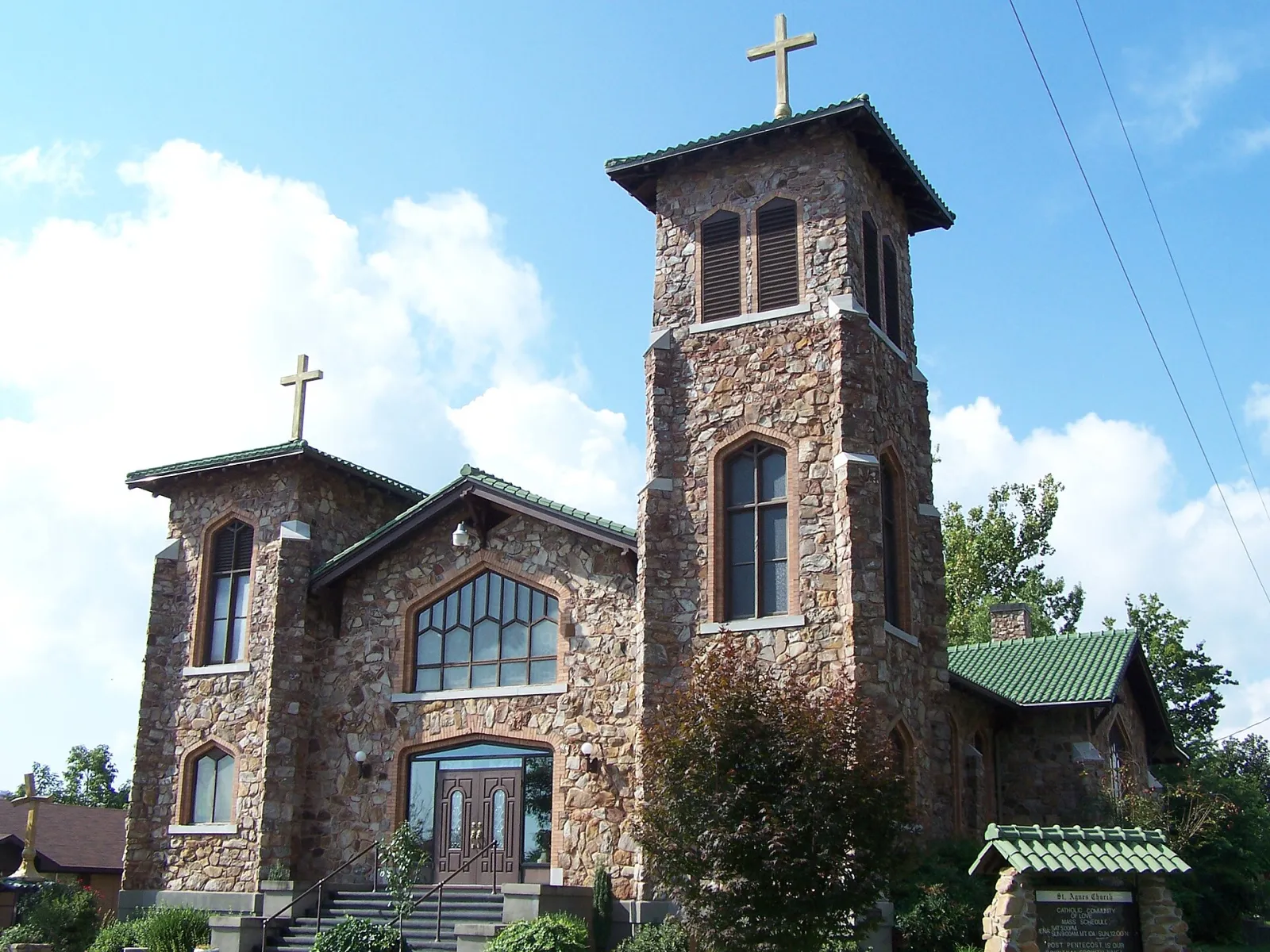 Abandoned Churches in the USA: 5 Best Sites + Map