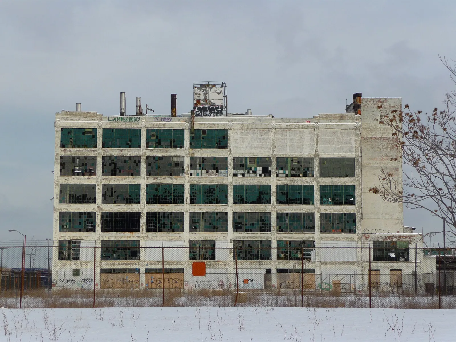 Abandoned Factories in the USA: 5 Best Sites + Map