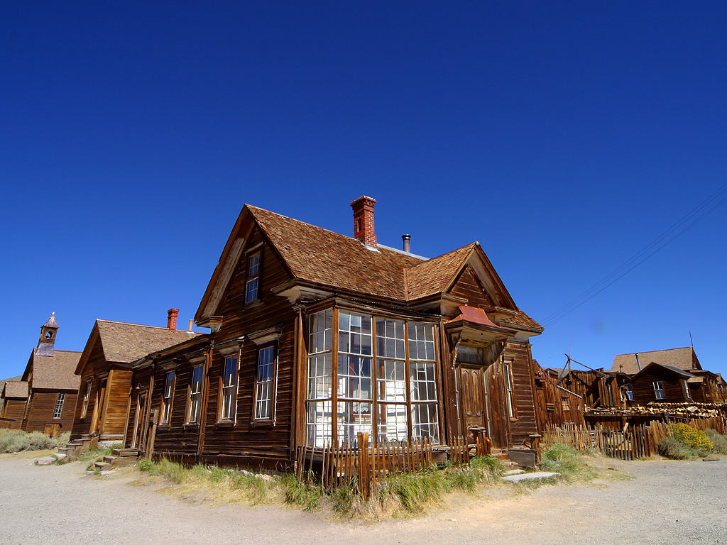 Abandoned Places in California: 10 Best Sites (Free GPS)