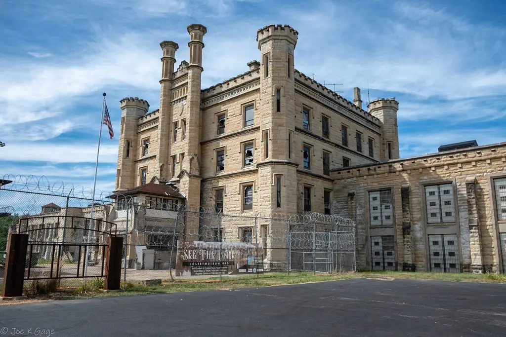 Abandoned Places in Illinois: 10 Best Sites (Free GPS)