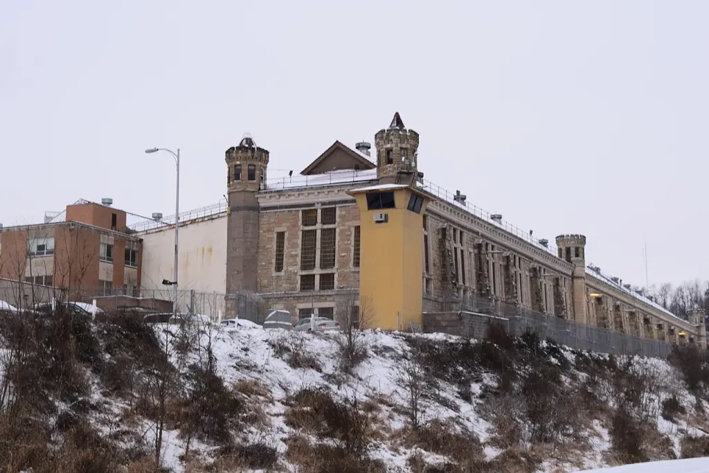 Abandoned Places in Iowa: 10 Best Sites (Free GPS)