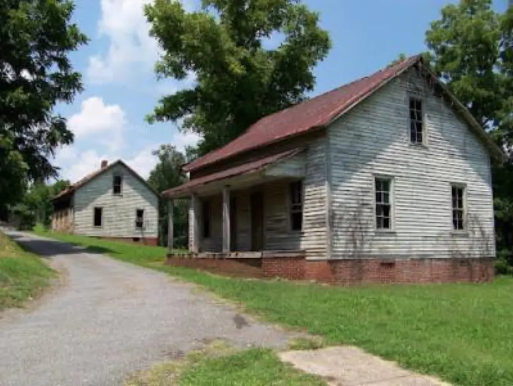 Abandoned Places in North Carolina: 10 Best Sites (Free GPS)
