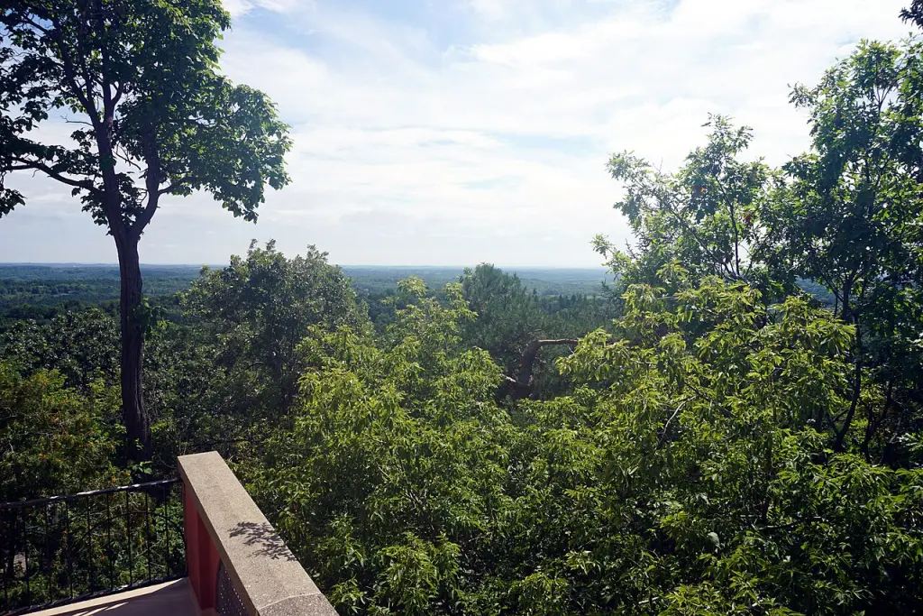 Abandoned Places in Wisconsin: 10 Best Sites (Free GPS)