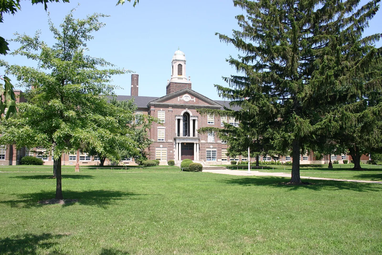 Abandoned Schools in the USA: 5 Eerie Sites + Map