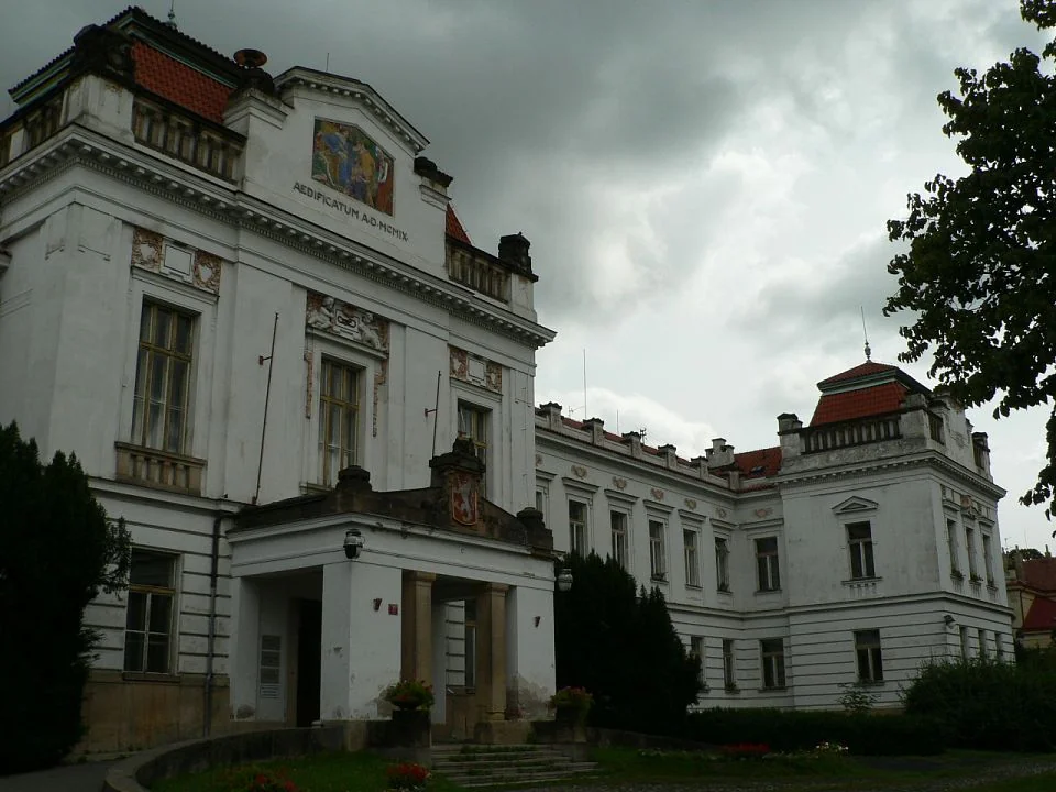 Bohnice: Prague's Psychiatric Asylum and Cemetery of the Insane